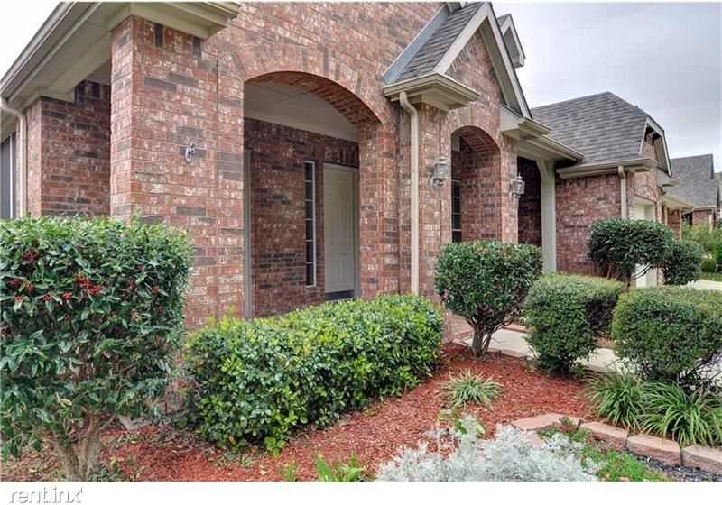 1303 Bramble Ln - Photo 3 of 23