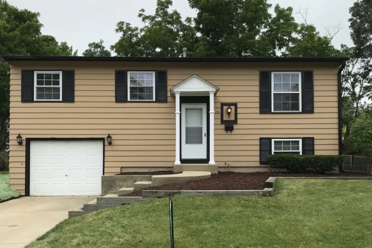 100 Shadywood Ln, Streamwood, IL 60107 3 Bedroom Apartment for Rent