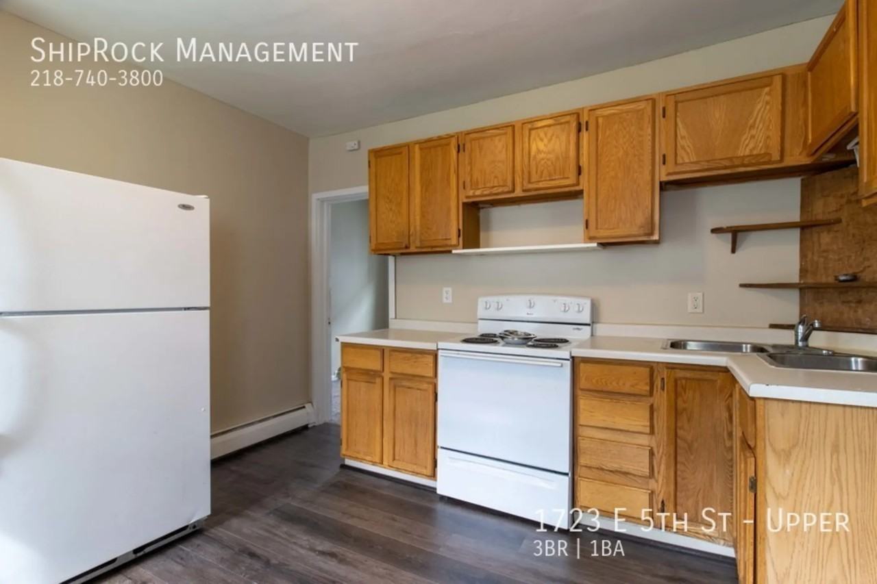 1723 E 5th St Uppr - Photo 2 of 15