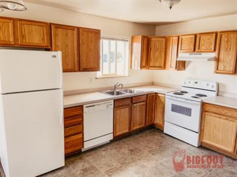 800 E Main St - Photo 2 of 10