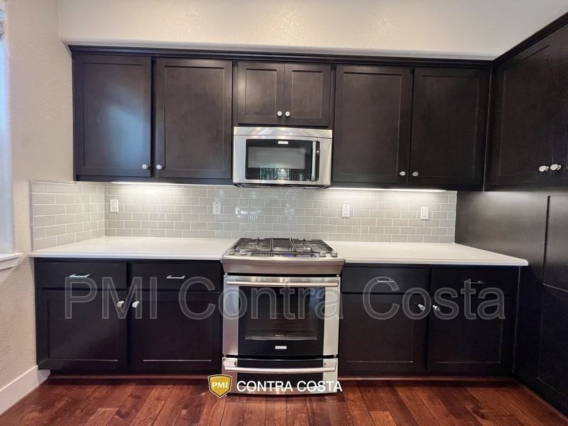 2299 Overlook Dr - Photo 2 of 26