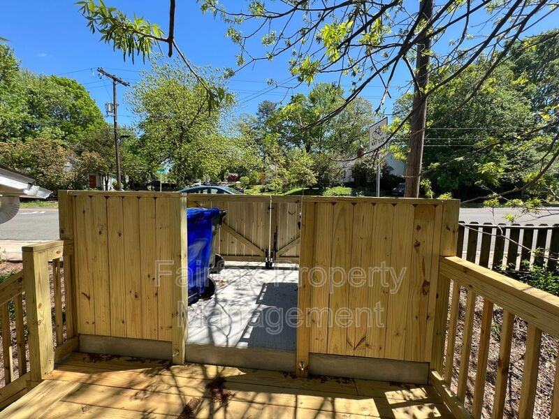 919 Washington St #A - Photo 4 of 21