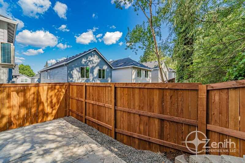 109 Ne Newhouse Rd - Photo 2 of 39