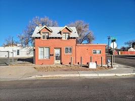 featured image of 2045 E 4th St