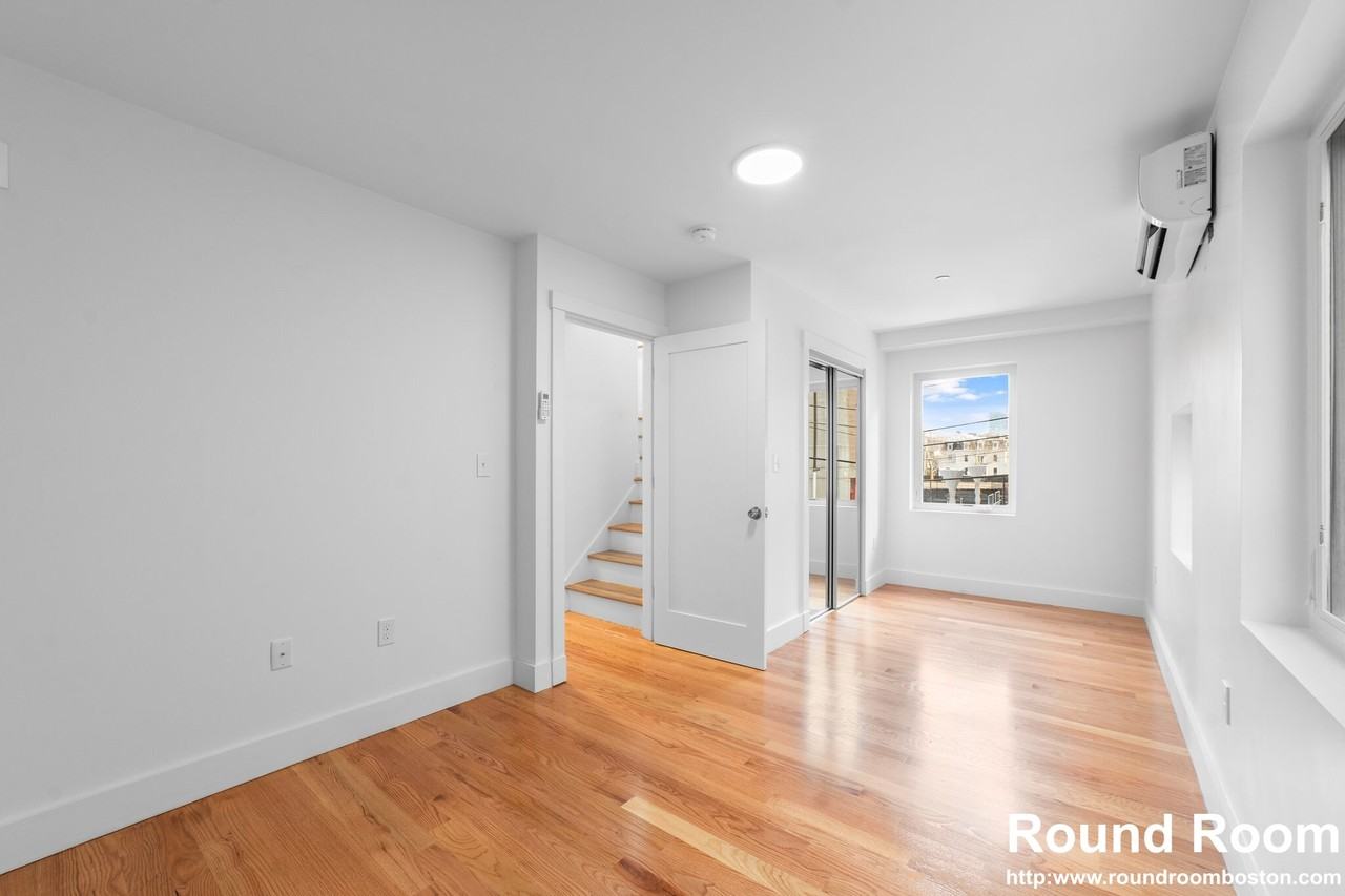 143 Prospect St #1 - Photo 4 of 14