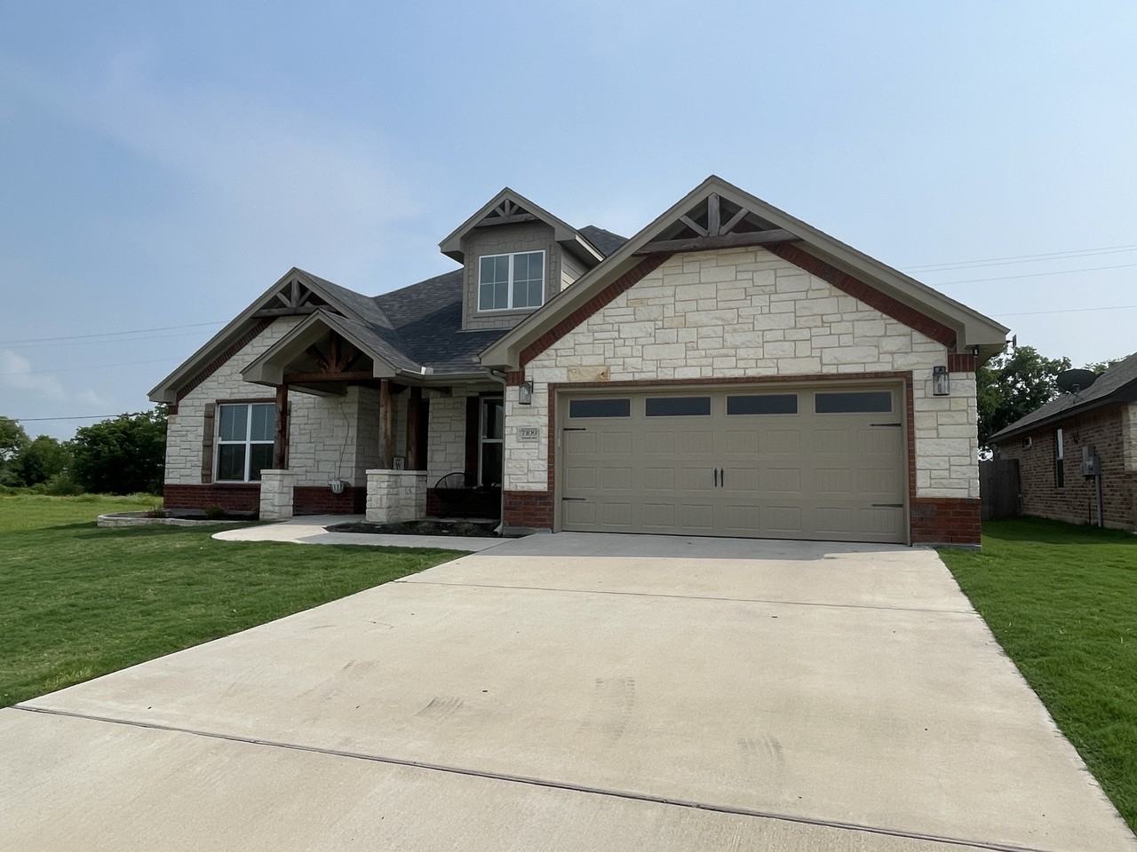 7109 Diamond Dove Dr - Photo 2 of 29