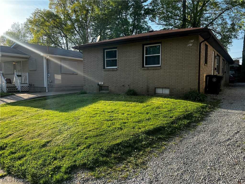 805 Ave 807, Akron, OH 44306 2 Bedroom Apartment for 850