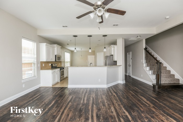 5736 Diamond Valley Dr - Photo 3 of 15