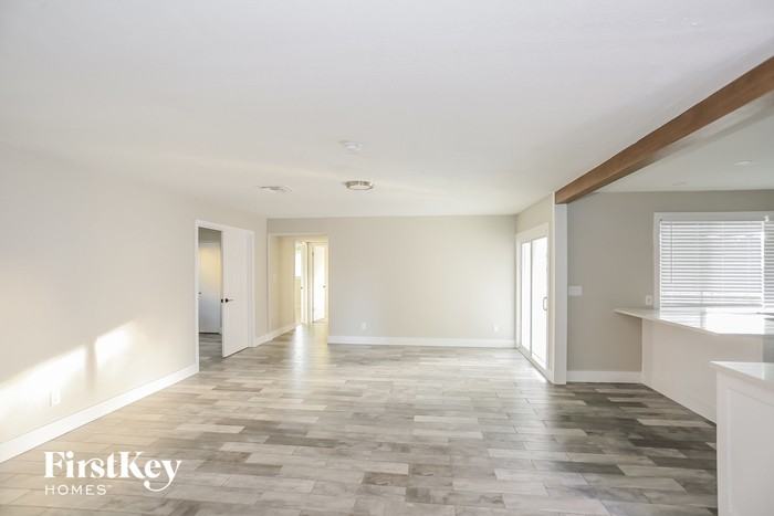 4409 W Griswold Rd - Photo 2 of 15