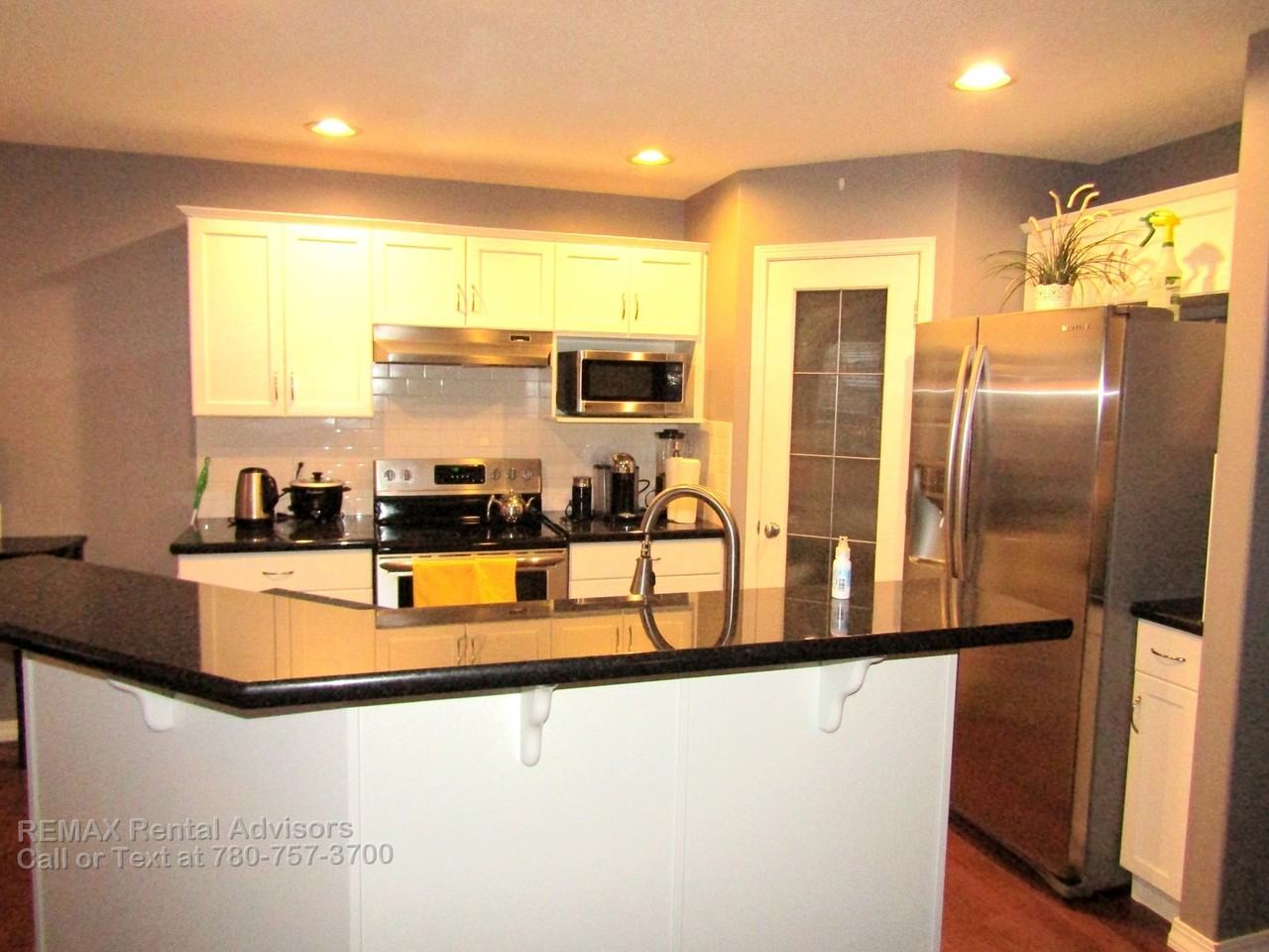 32 Cougarstone Common Sw - Photo 2 of 20