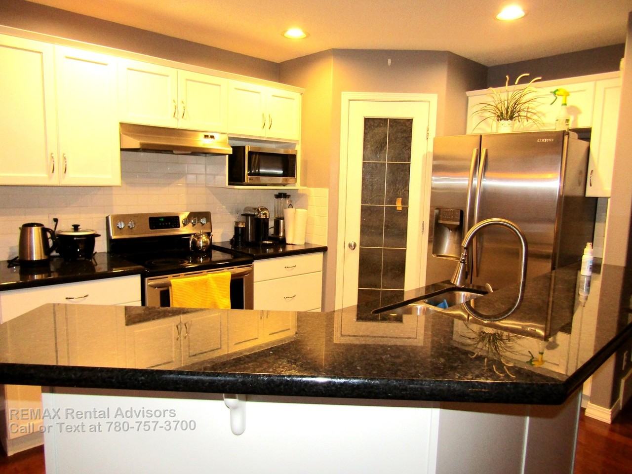 32 Cougarstone Common Sw - Photo 3 of 20