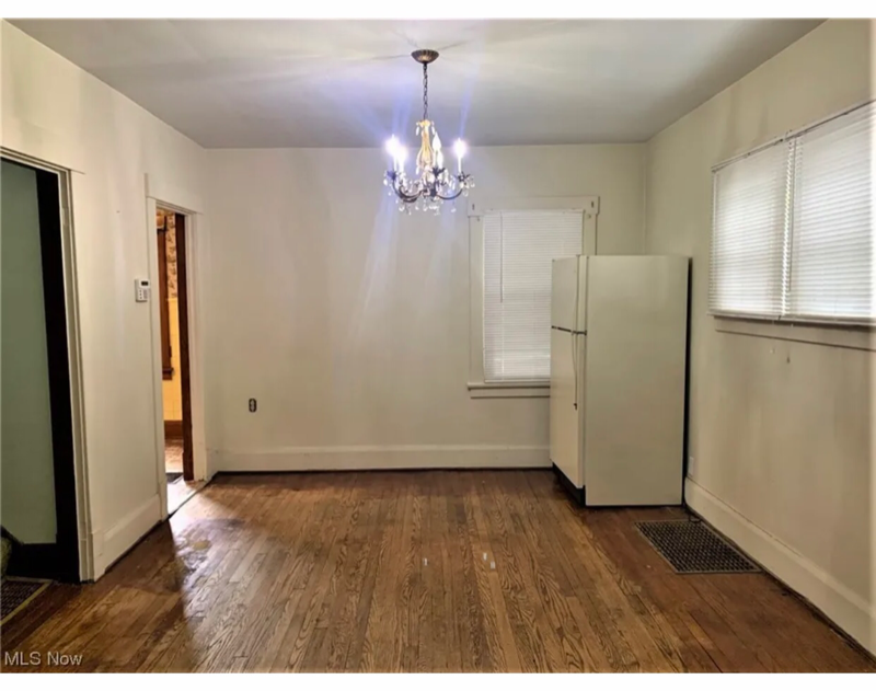162 S Glenellen Ave - Photo 3 of 8