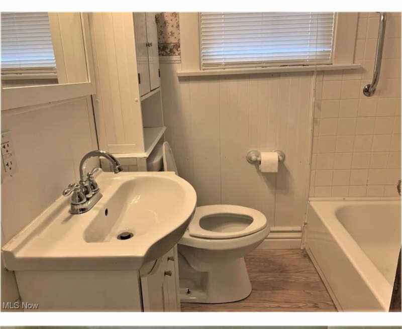 162 S Glenellen Ave - Photo 2 of 8
