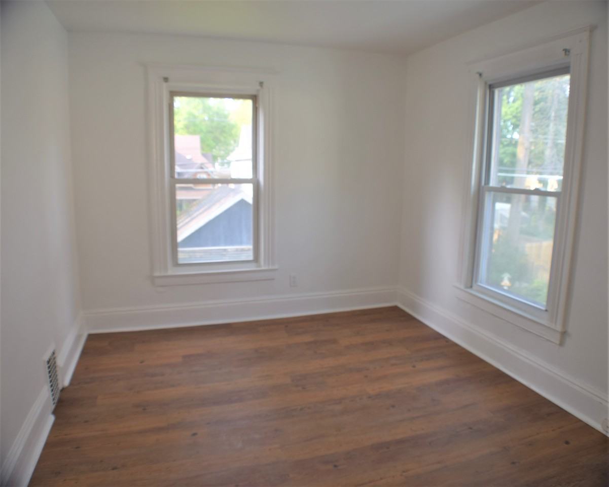 148 Asbury St - Photo 2 of 11