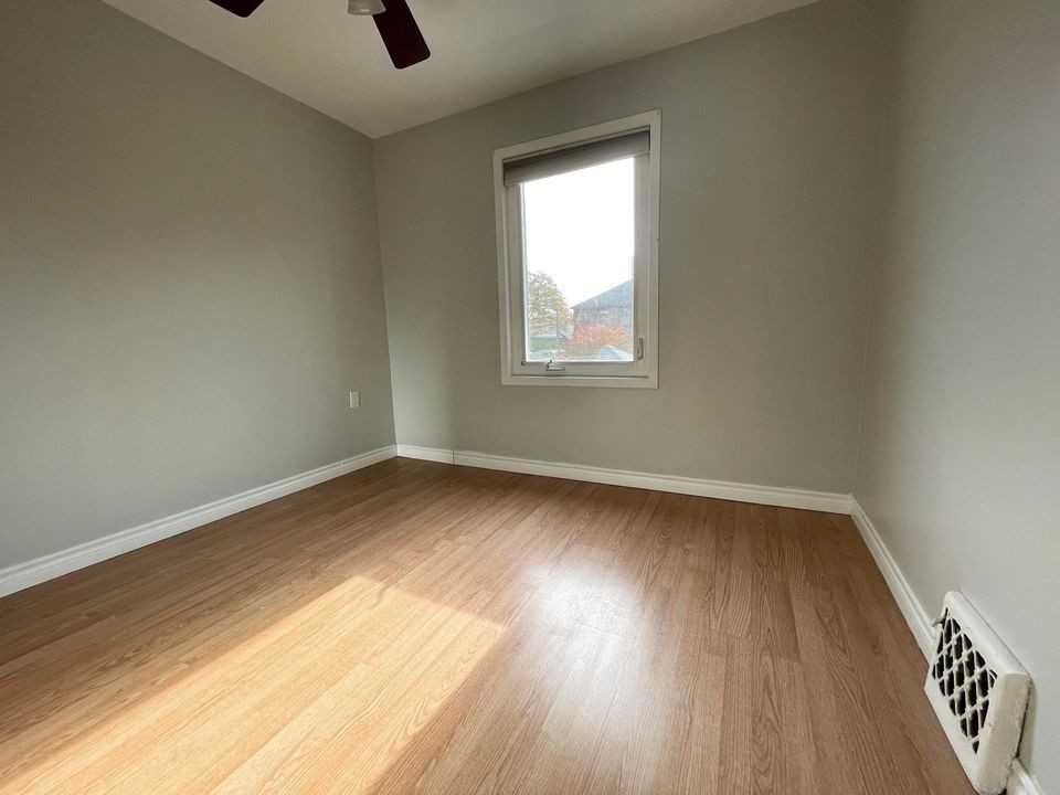 129 Essex Street #MAIN - Photo 3 of 8