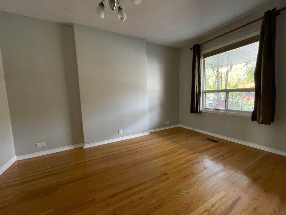129 Essex Street #MAIN - Photo 5 of 8
