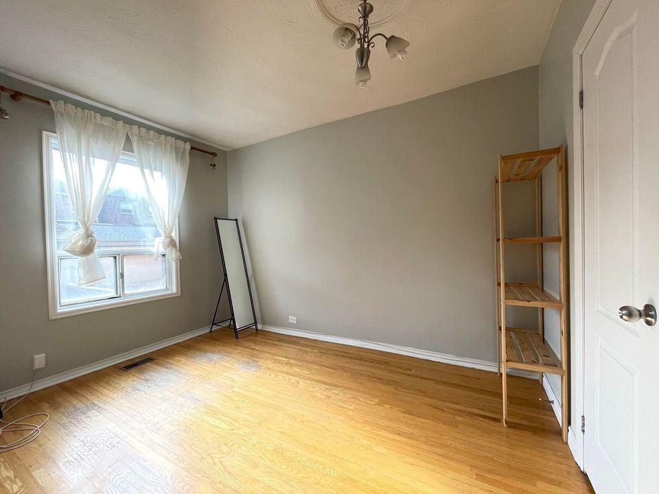 129 Essex Street #MAIN - Photo 7 of 8