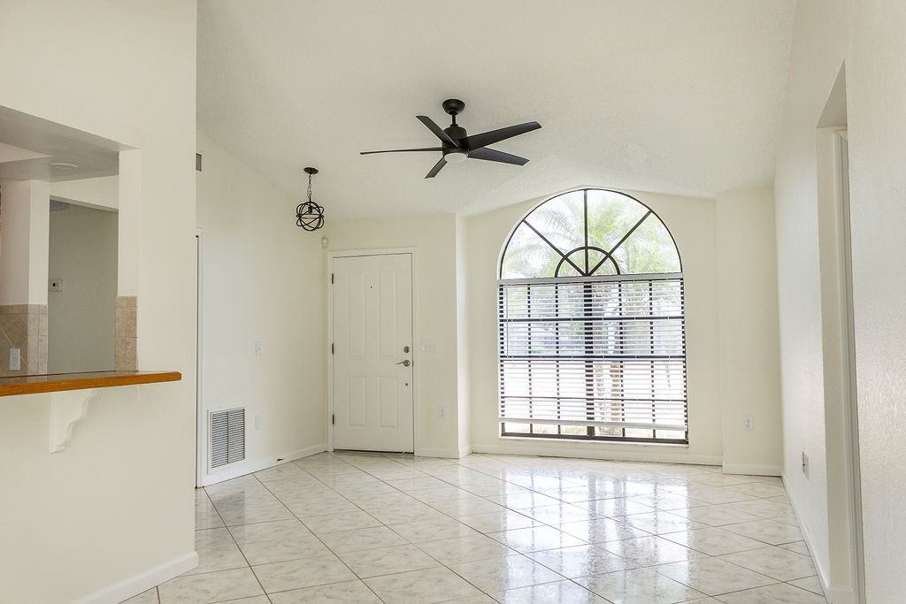 2254 Matthew Cir #1 - Photo 3 of 10
