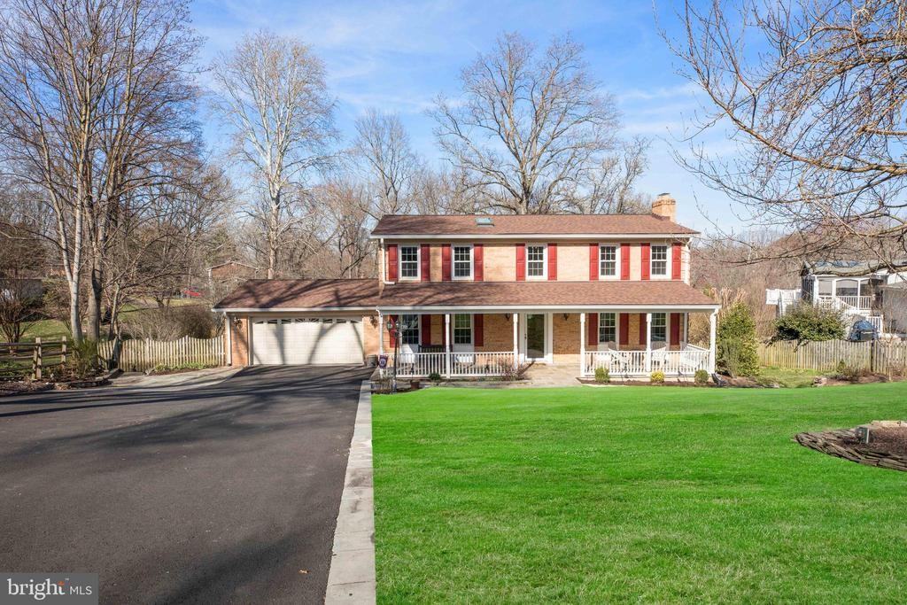 9810 Bridleridge Ct - Photo 2 of 45