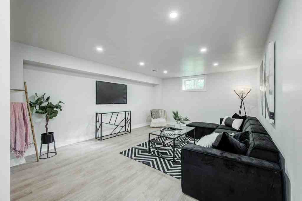 61 Eastbury Dr - Photo 3 of 50