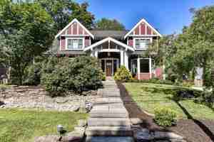 featured image of 215 N Van Buren St