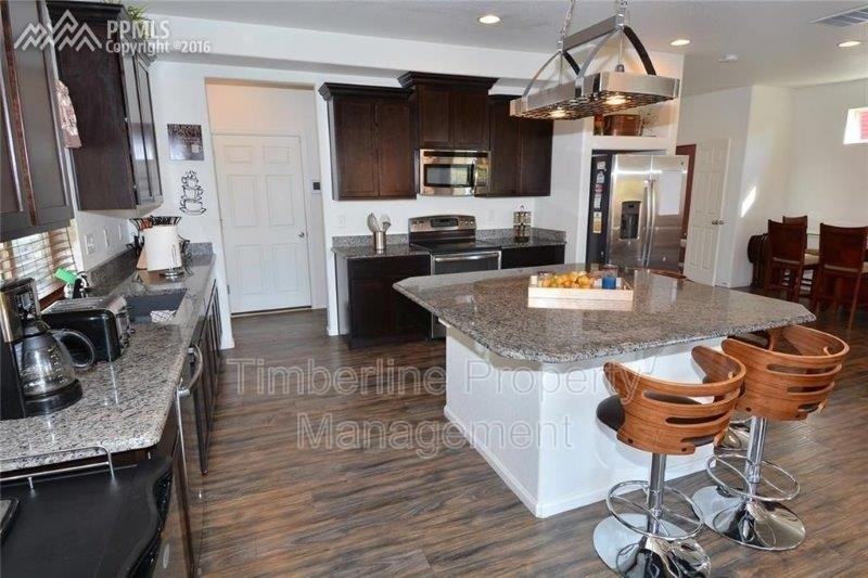 8075 Longleaf Ln - Photo 3 of 13