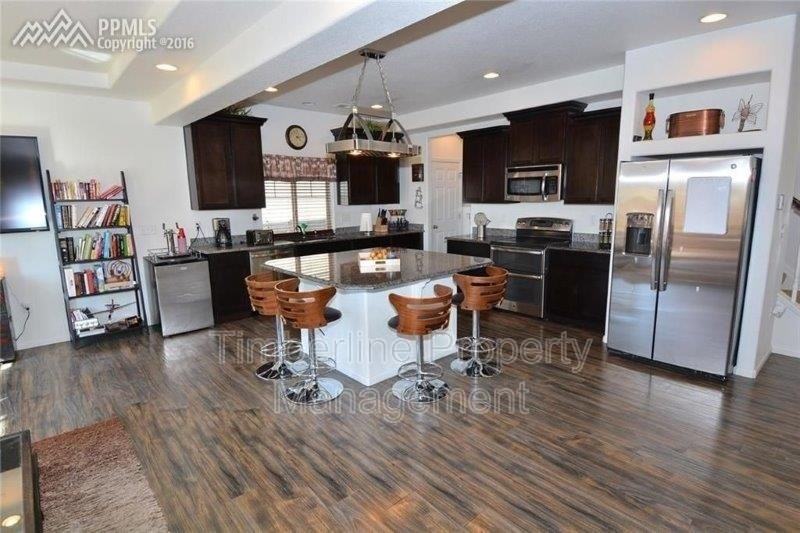 8075 Longleaf Ln - Photo 4 of 13