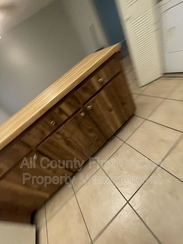 9949 87th St - Photo 5 of 10