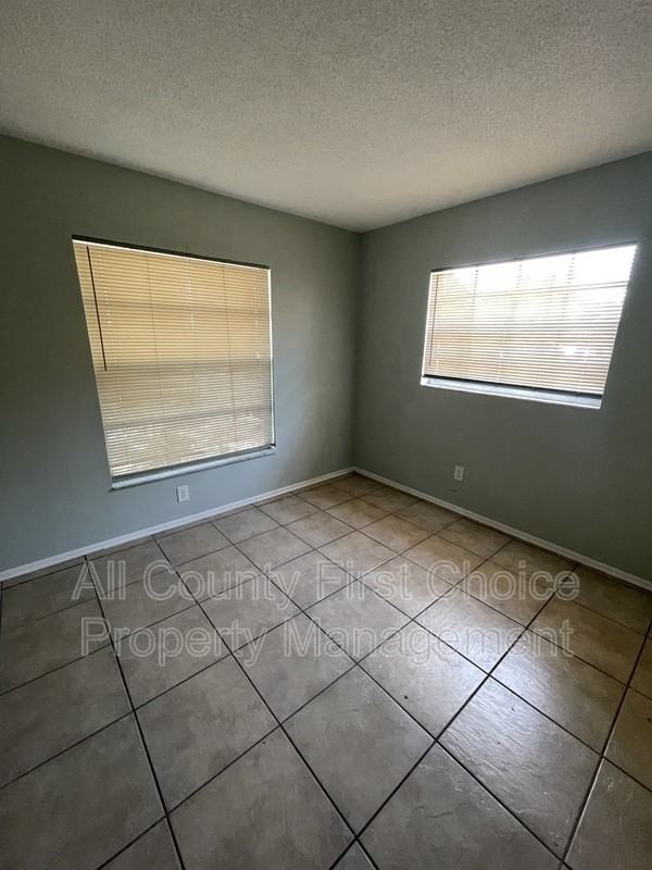 9949 87th St - Photo 6 of 10