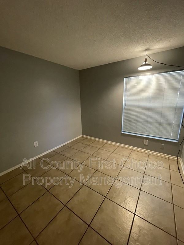 9949 87th St - Photo 7 of 10