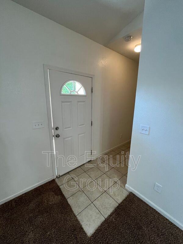 1323 S Crowe St #C - Photo 4 of 18