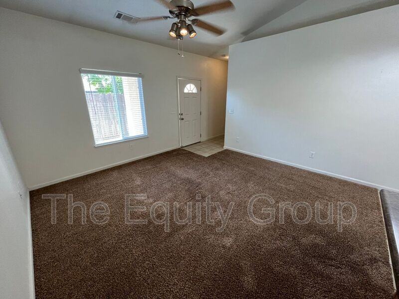 1323 S Crowe St #C - Photo 5 of 18