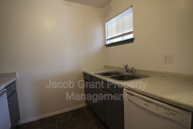 639 Hoopes Ave #3 - Photo 5 of 14