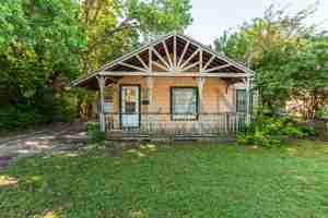 featured image of 1303 W 33rd St S