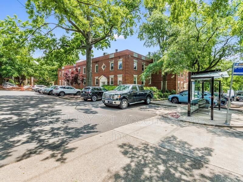 1311 E Abingdon Dr #4 - Photo 3 of 25