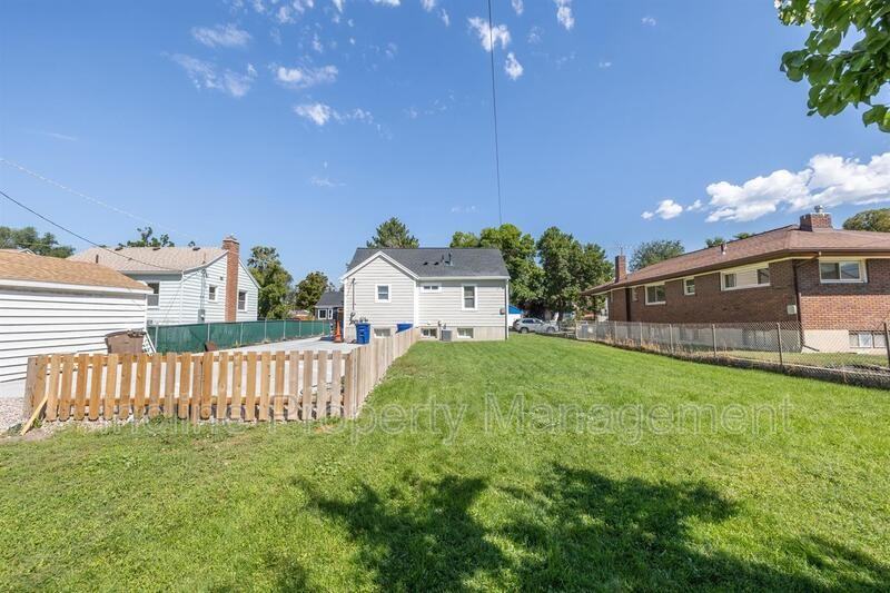 758 E Loveland Ave #A - Photo 4 of 27