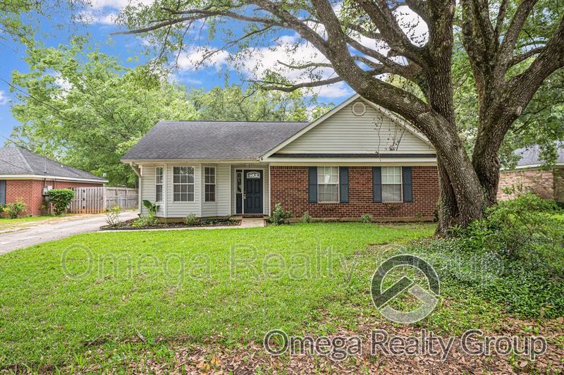 1380 Lexington Way - Photo 2 of 34
