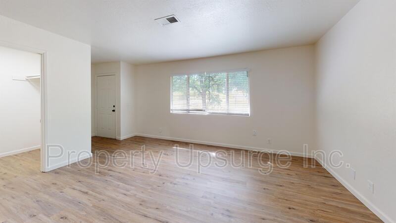 2061 Rosamond St - Photo 3 of 12