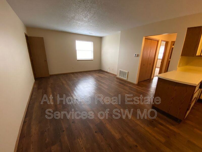 2850 S Rogers Ave #10 - Photo 2 of 9