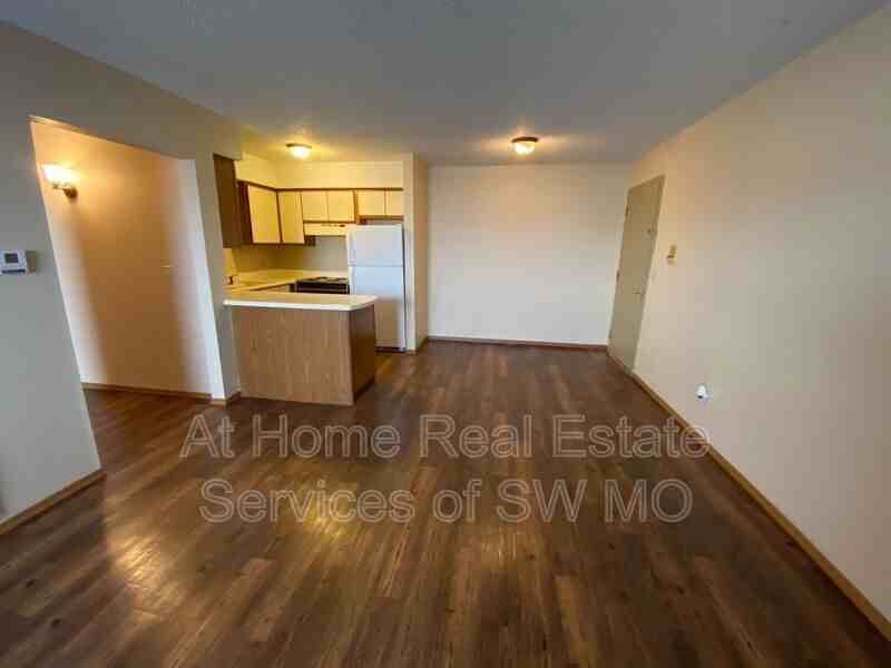 2850 S Rogers Ave #10 - Photo 6 of 9