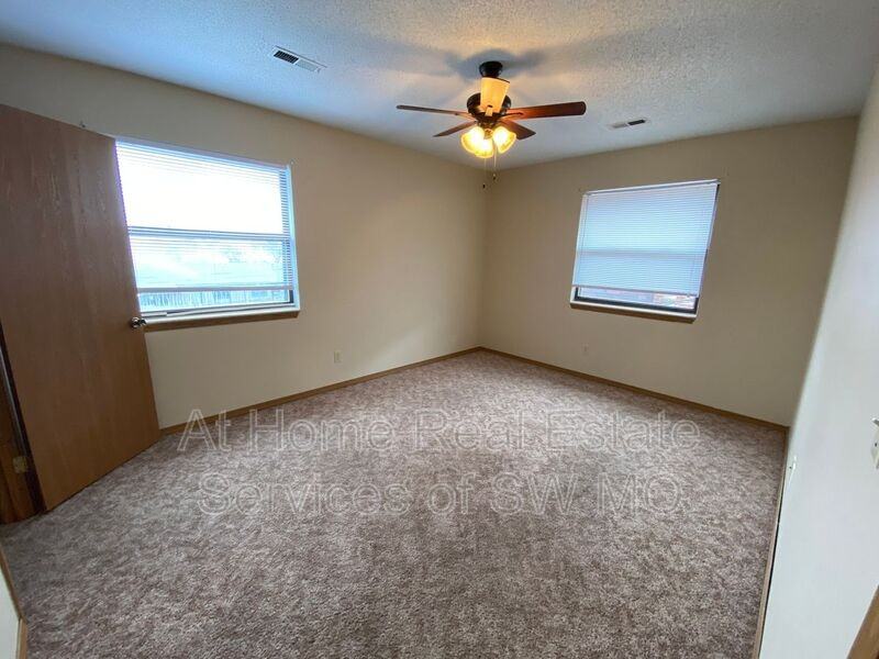 2850 S Rogers Ave #10 - Photo 7 of 9