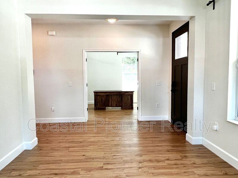 1738 W Spruce St - Photo 7 of 41