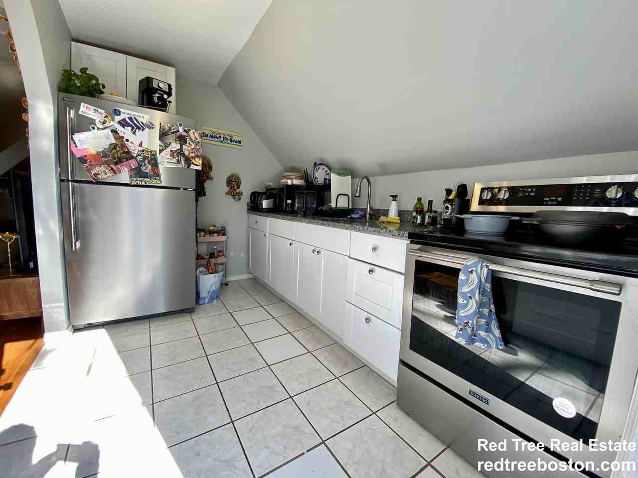 3142 Washington St #4 - Photo 5 of 23