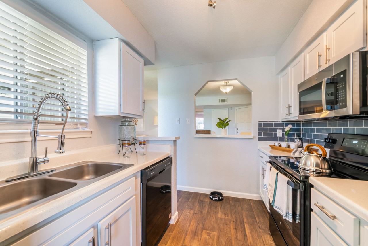 Waterside Apartments - Photo 7 of 48