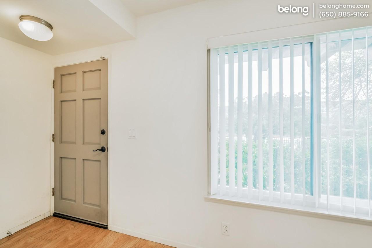 27907 Ridgecove Ct N - Photo 2 of 26