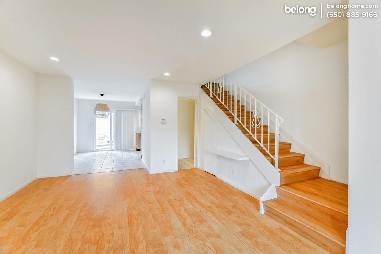 27907 Ridgecove Ct N - Photo 4 of 26