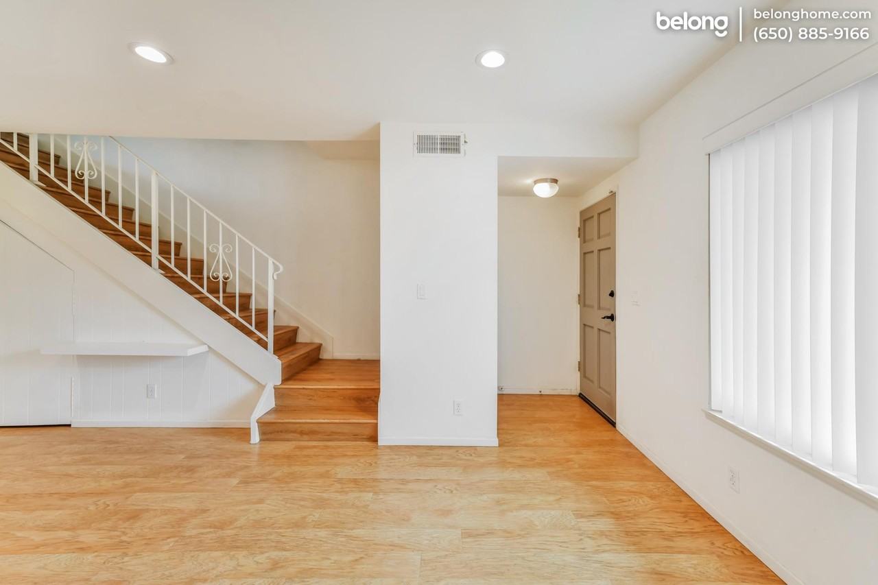 27907 Ridgecove Ct N - Photo 5 of 26