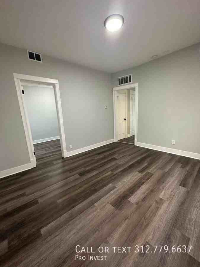 3649 W Montrose Avenue - Photo 3 of 14