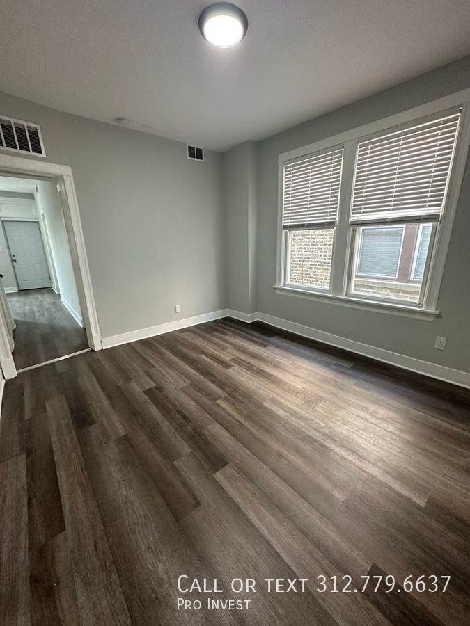 3649 W Montrose Avenue - Photo 2 of 14