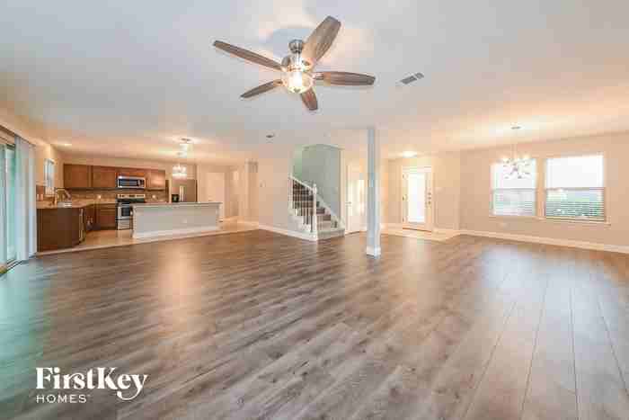 1215 Alhambra Dr - Photo 2 of 15